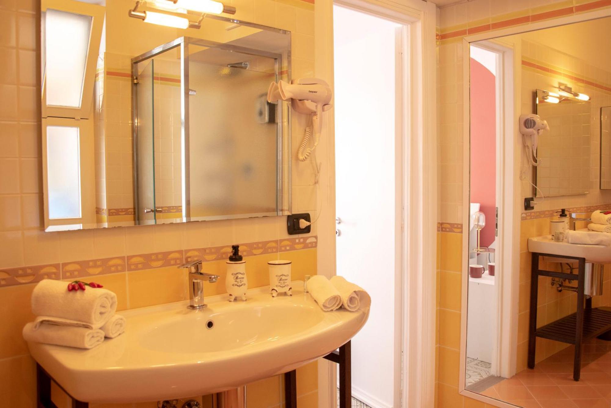 Reginella Guest House Salerno Ngoại thất bức ảnh